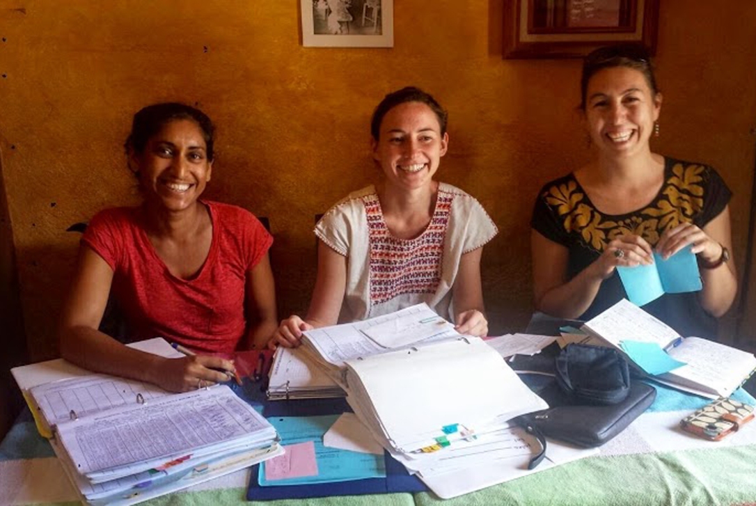 Nicola with fellow volunteer Andrea and staff member Mica at loan charging in Teotitlán del Valle.